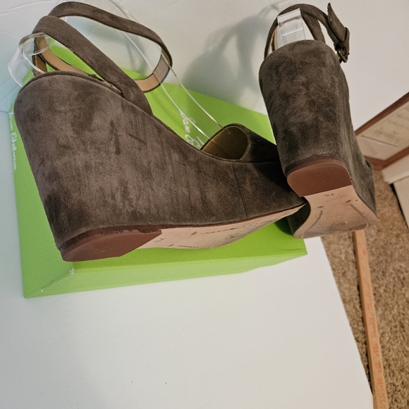 Splendid Sage/Army green suede platform wedge Sandals w/ankle strap.  Size 7.5 - Picture 11 of 15